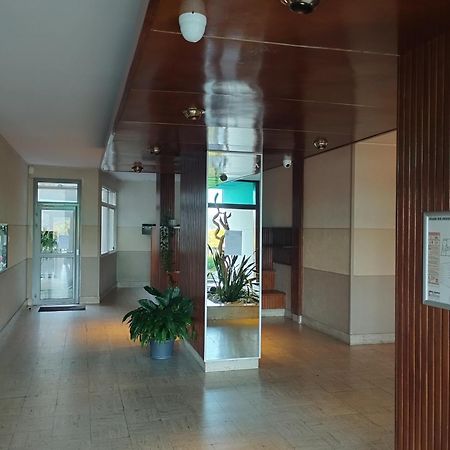 Chambrette Boulevard Des Pyrenees Hypercentre 10M Carre Wc Sur Le Palier, Porte40 Pau Buitenkant foto