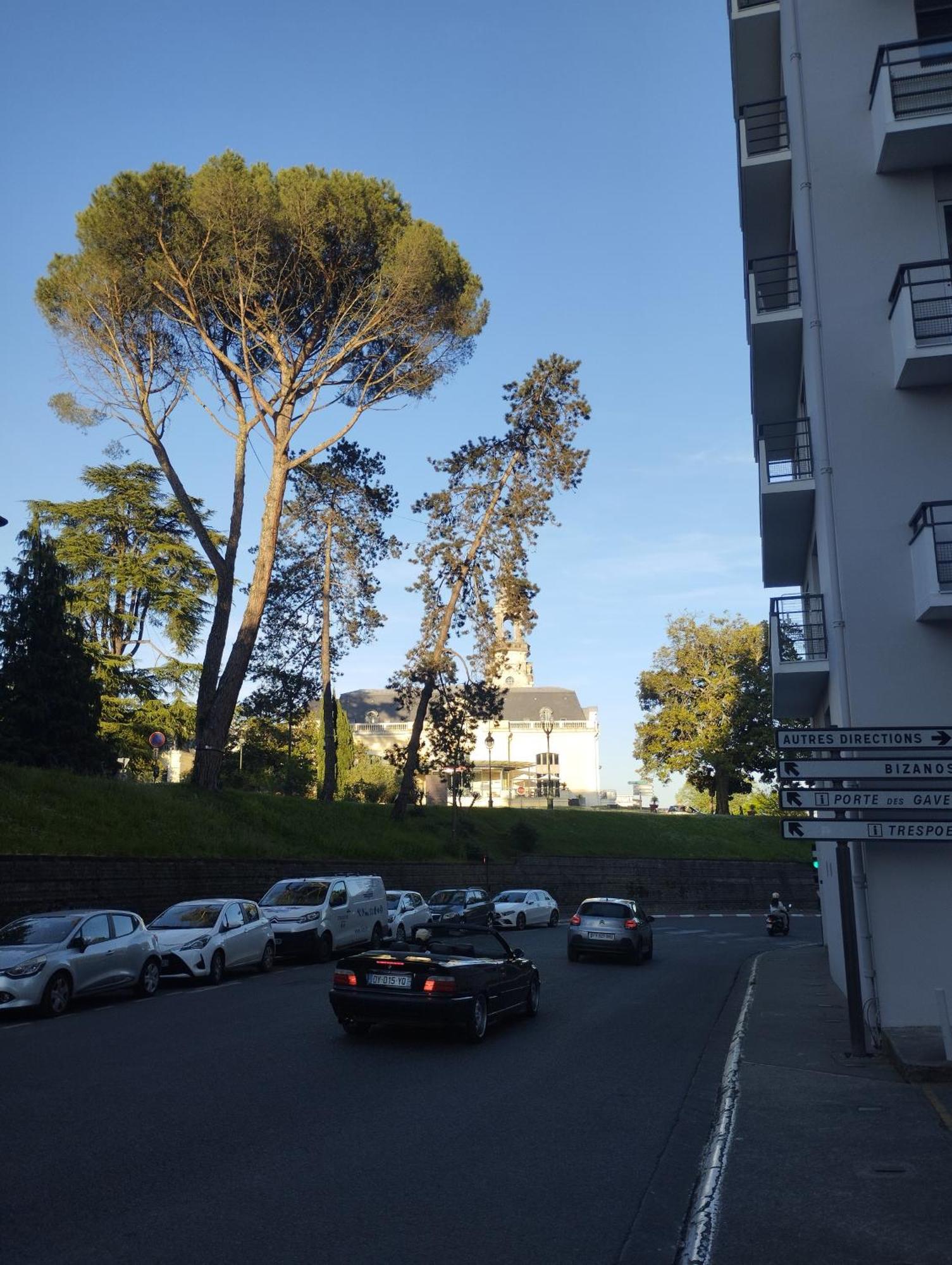 Chambrette Boulevard Des Pyrenees Hypercentre 10M Carre Wc Sur Le Palier, Porte40 Pau Buitenkant foto
